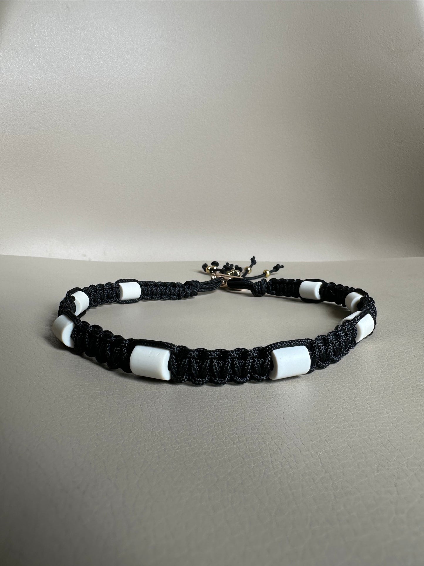 COLLIER ANTI-TIQUES