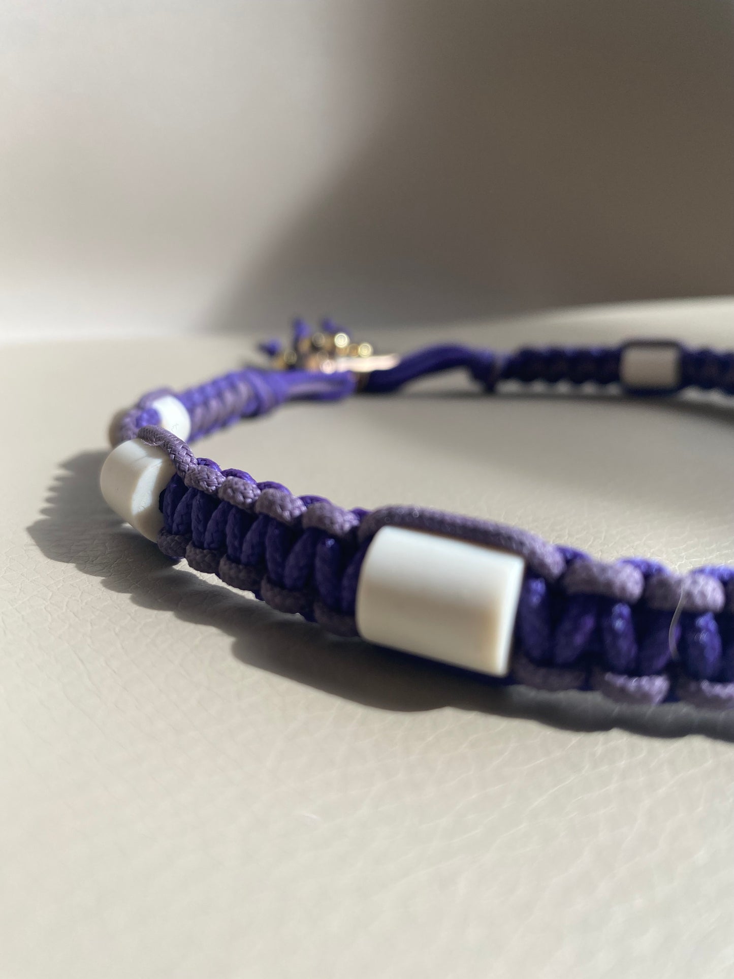 COLLIER ANTI-TIQUES