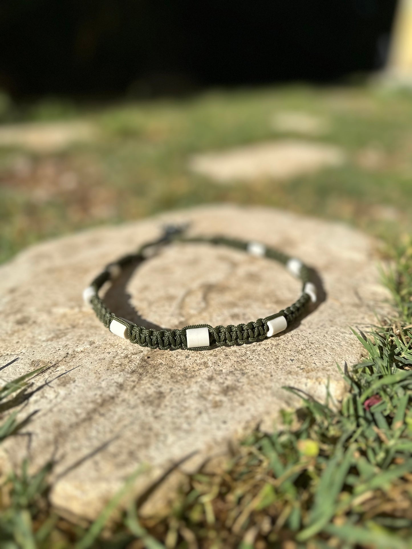 COLLIER ANTI-TIQUES